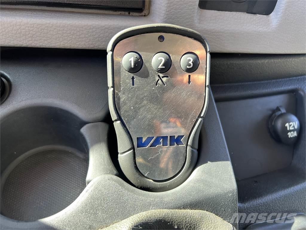 Volvo FL 240 4X2 Camiones con caja de remolque