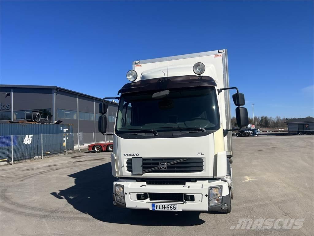 Volvo FL 240 4X2 Camiones con caja de remolque