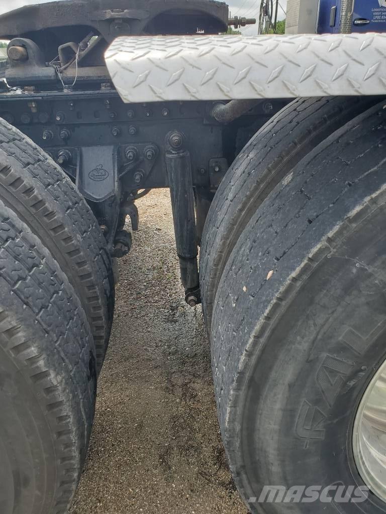 Mack P 164 T Camiones con chasís y cabina