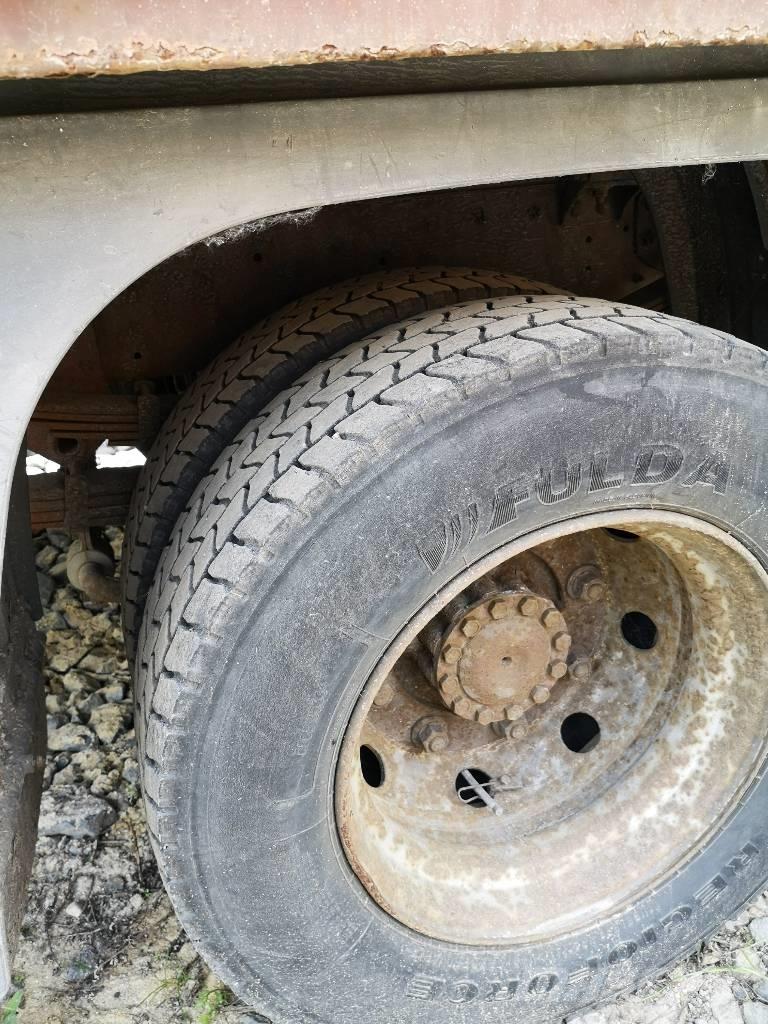 Iveco ML 80 E Camiones de cama baja