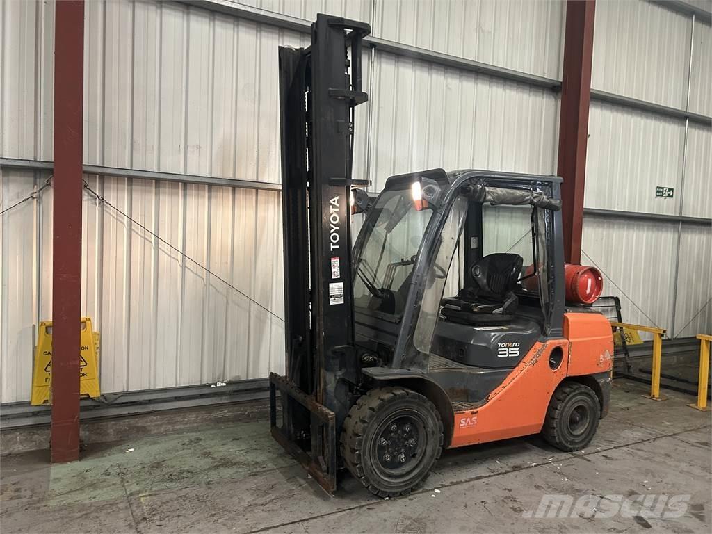 Toyota 02-8FGJF35 Camiones LPG