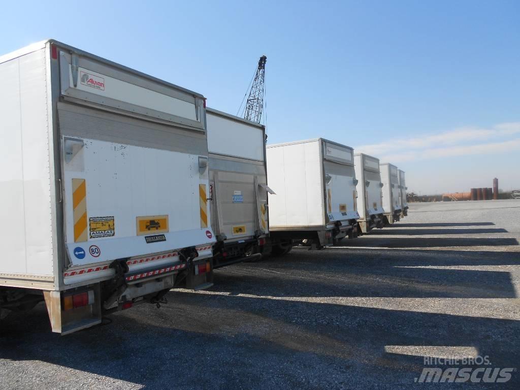 Isuzu NPR75 Camiones con caja de remolque