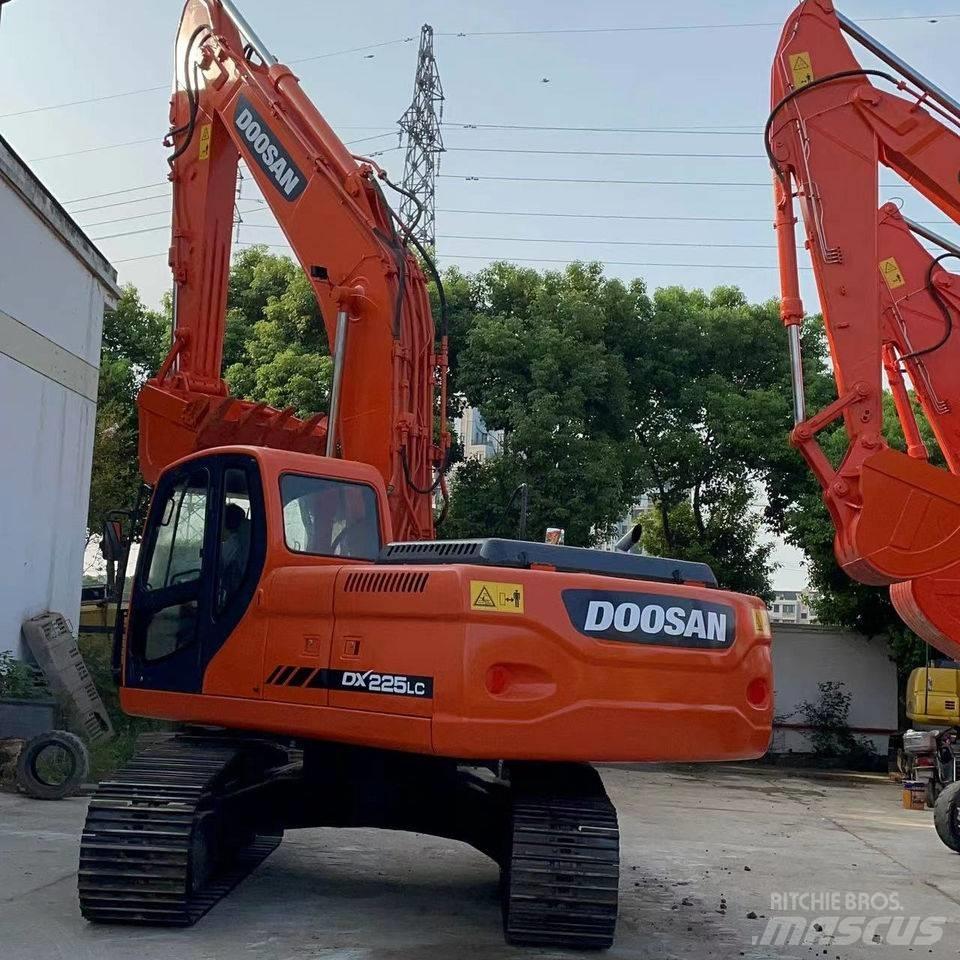 Doosan DX 225 Excavadoras sobre orugas