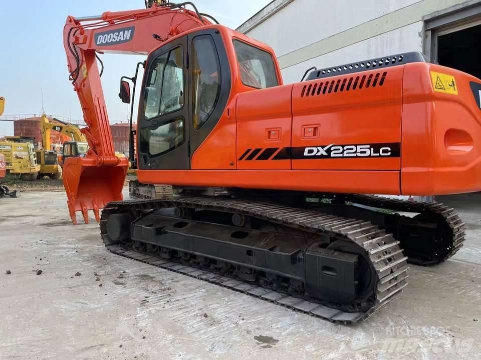 Doosan DX 225 Excavadoras sobre orugas