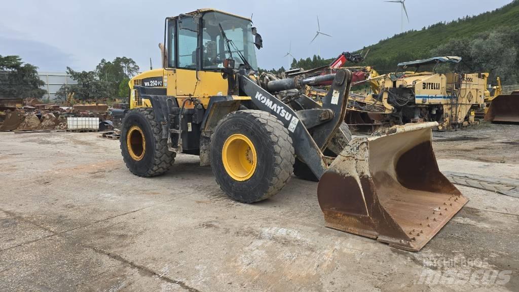 Komatsu WA 250 Cargadoras sobre ruedas