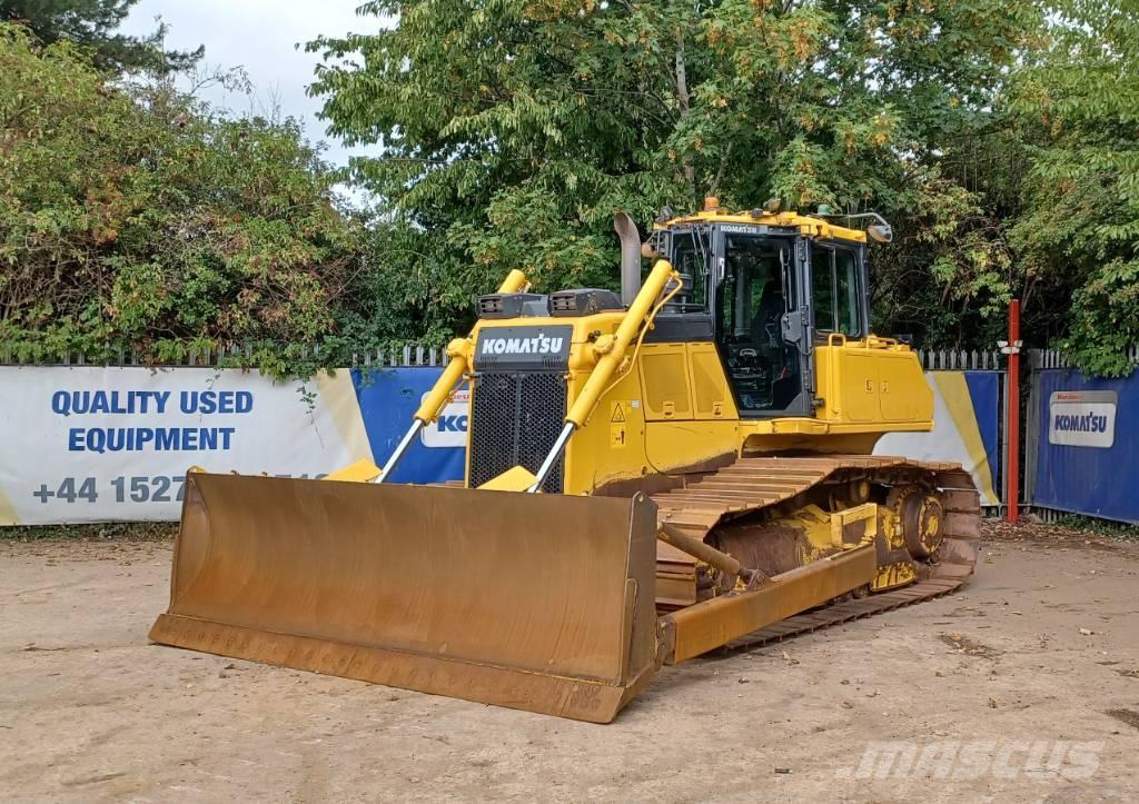 Komatsu D65PX-18E0 Buldozer sobre oruga