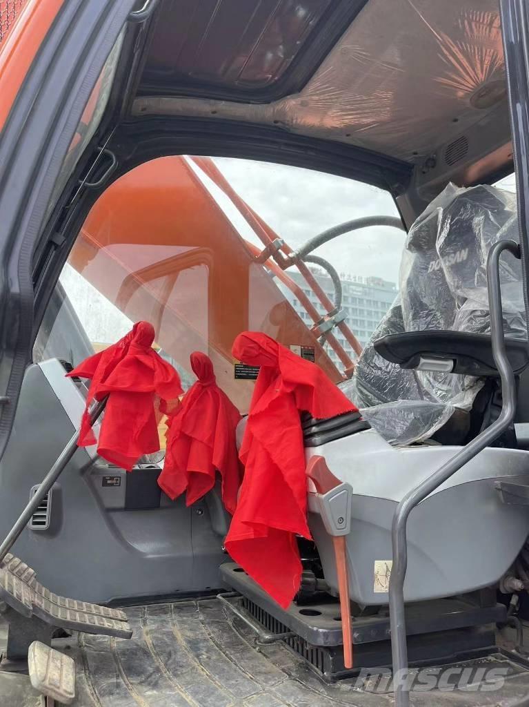 Doosan DX 300 LC Excavadoras sobre orugas