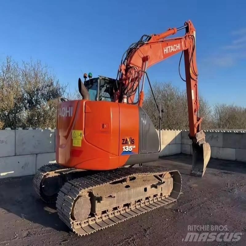 Hitachi ZX 135 Excavadoras sobre orugas