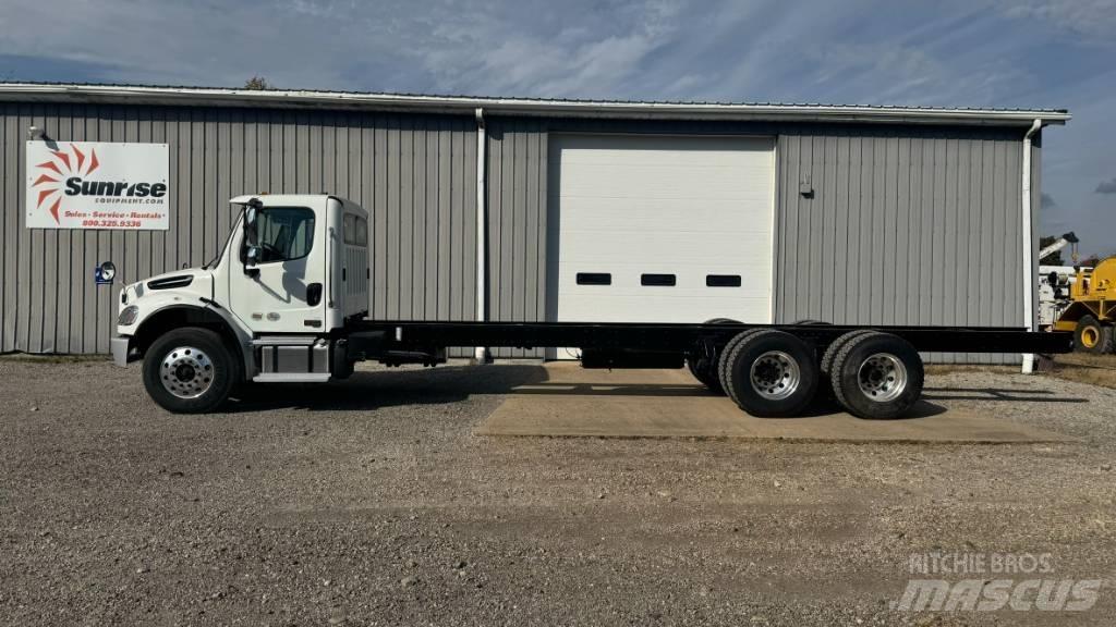 Freightliner M2 Camiones con chasís y cabina