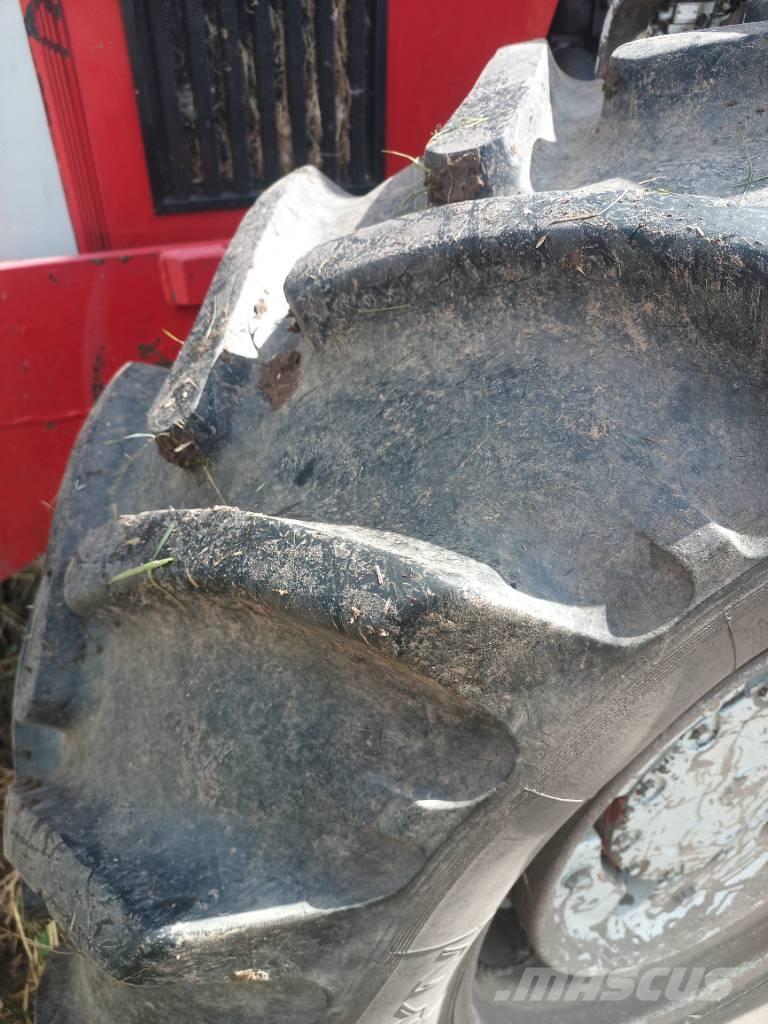 Massey Ferguson 2725 Tractores