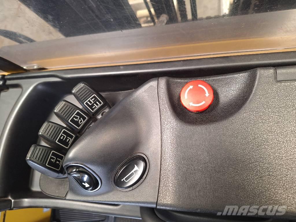 Yale MR 14 Montacargas de alcance de gran altura