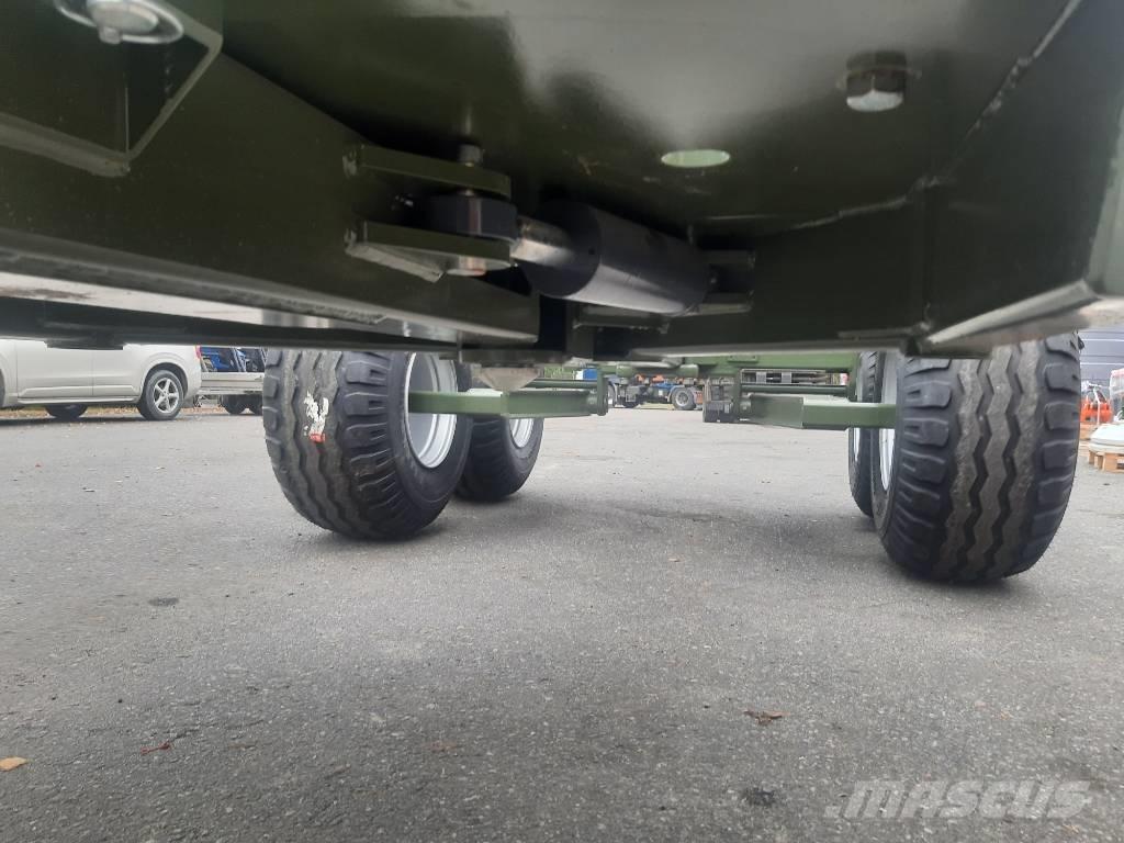 Farma T9 metsävaunu Remolques forestales