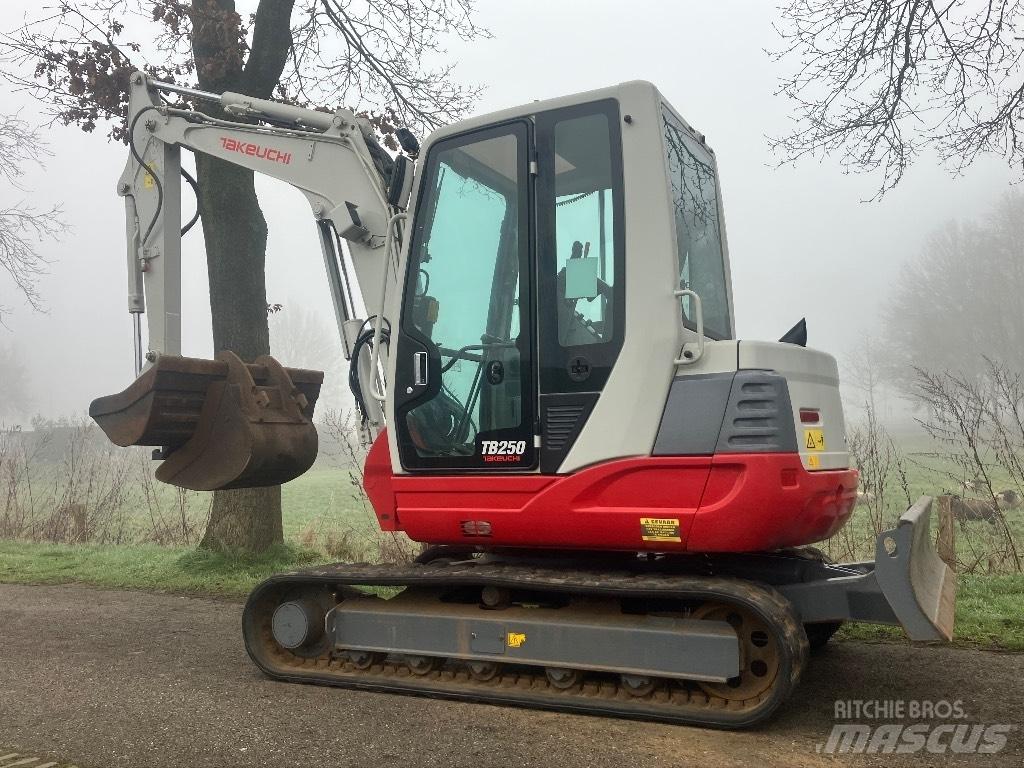 Takeuchi TB 250 Miniexcavadoras