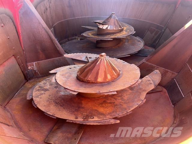 Peecon 26M³ Mezcladoras distribuidoras