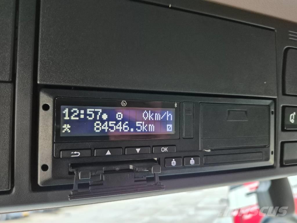 DAF XD 370 Camiones de caja de lona