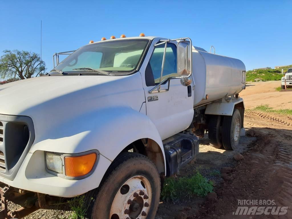 Ford F 750 Camiones cisterna