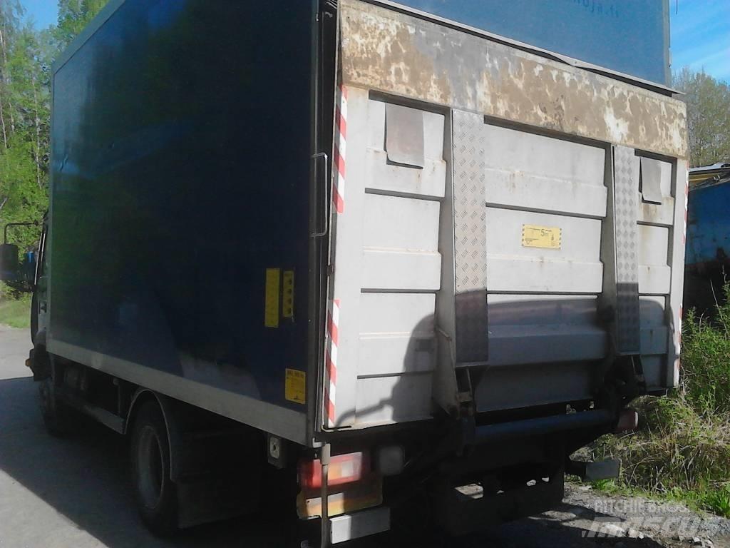 Volvo FL 220 Camiones con caja de remolque