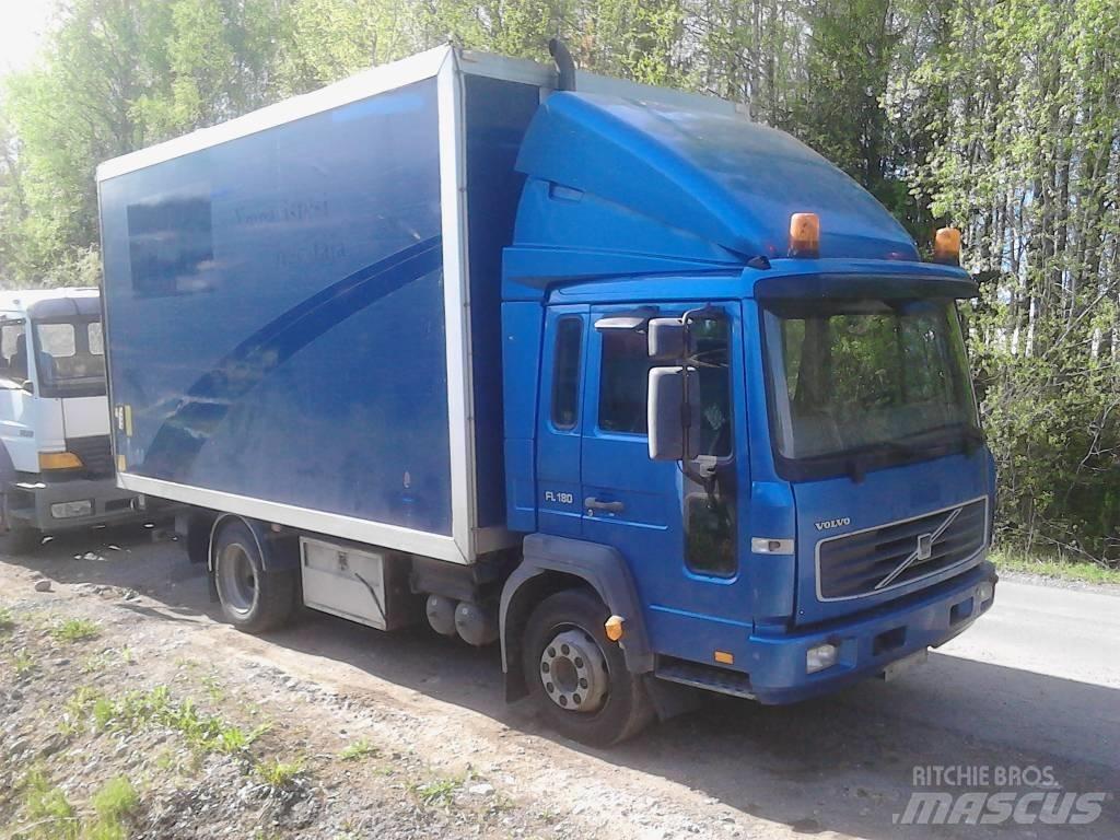 Volvo FL 220 Camiones con caja de remolque