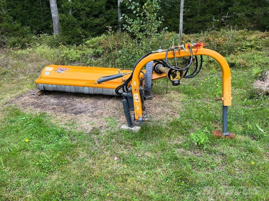 Ferri ZTE2300 Segadoras y cortadoras de hojas para pasto