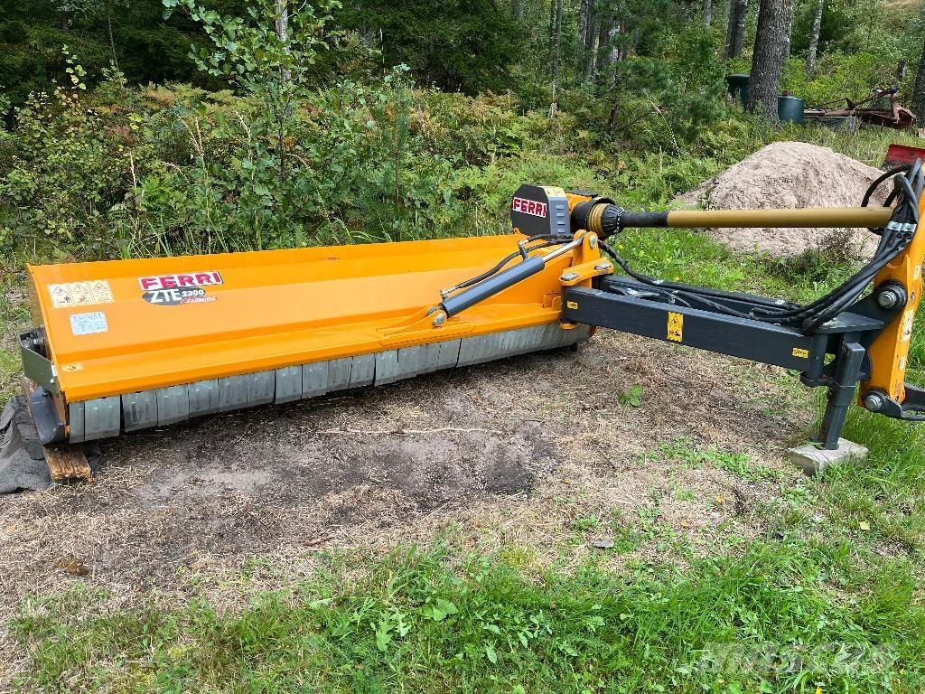 Ferri ZTE2300 Segadoras y cortadoras de hojas para pasto