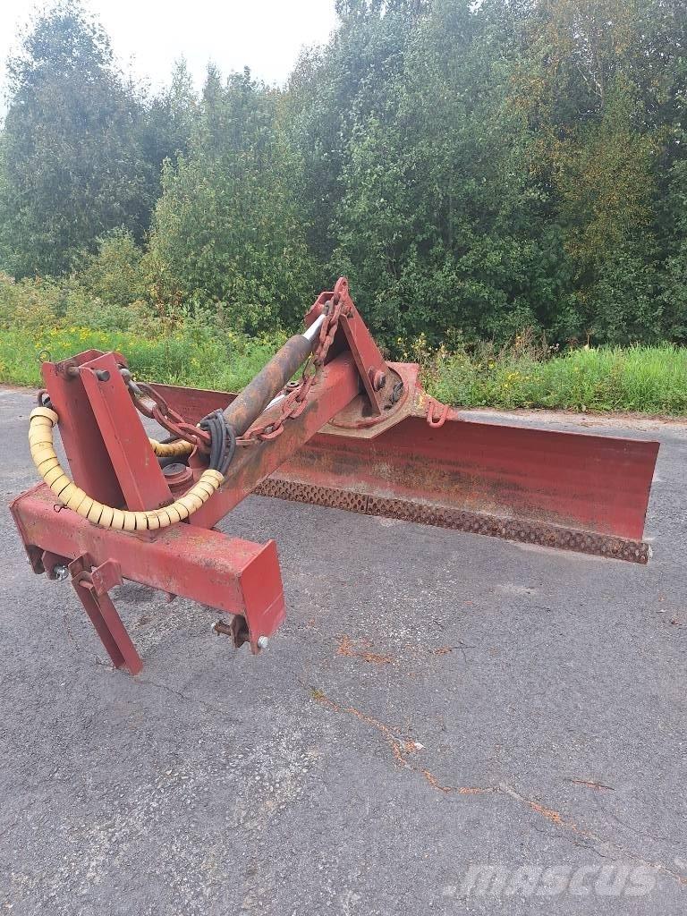 Vama 300 Rastras para caminos