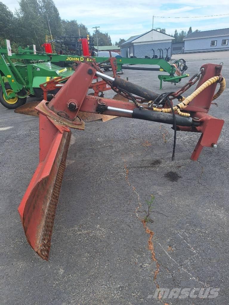 Vama 300 Rastras para caminos