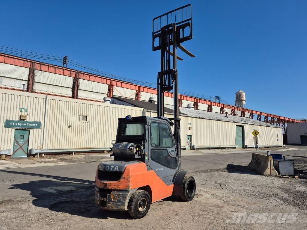 Toyota 8 FGU 30 Montacargas - otros