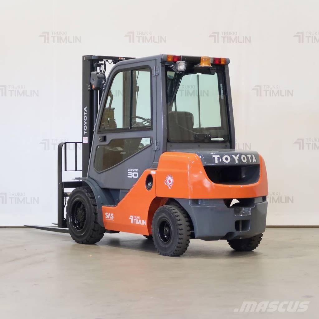 Toyota 02-8FDF30 Camiones diesel