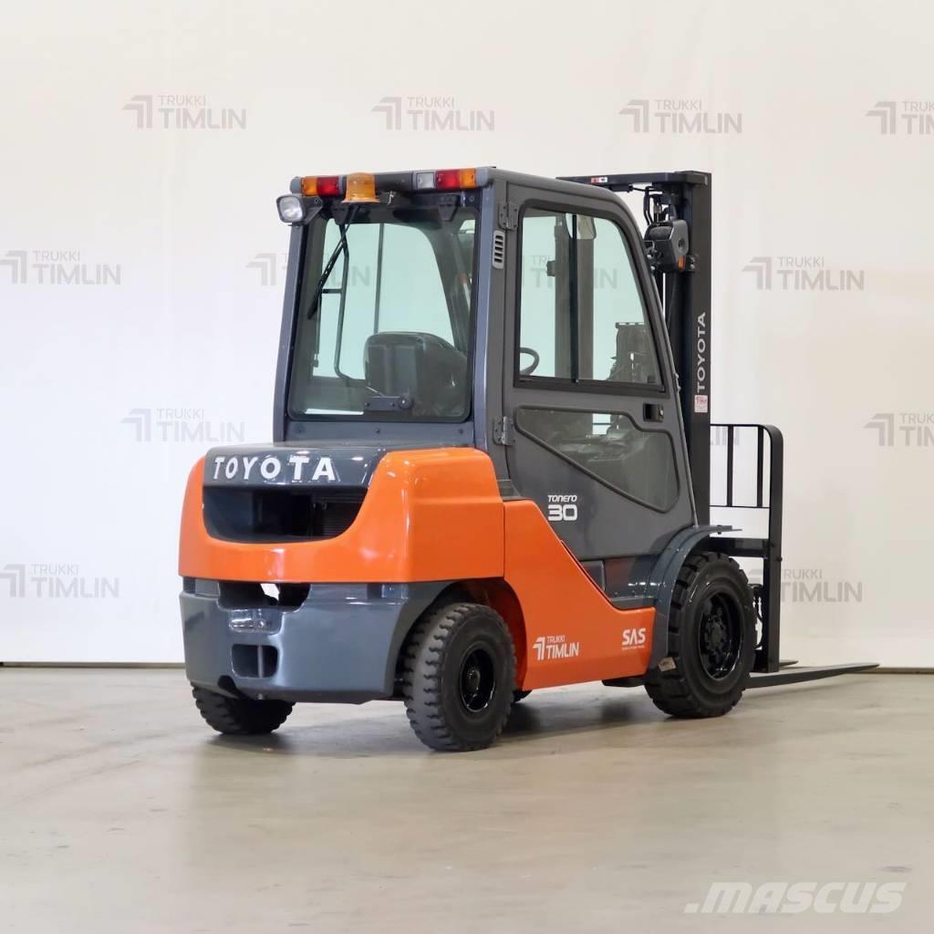 Toyota 02-8FDF30 Camiones diesel