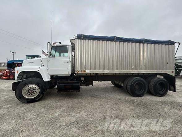 Ford L9000 Otros