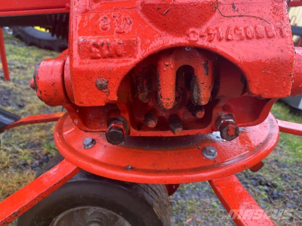 Kuhn GF8702 Rastrilladoras y rastrilladoras giratorias