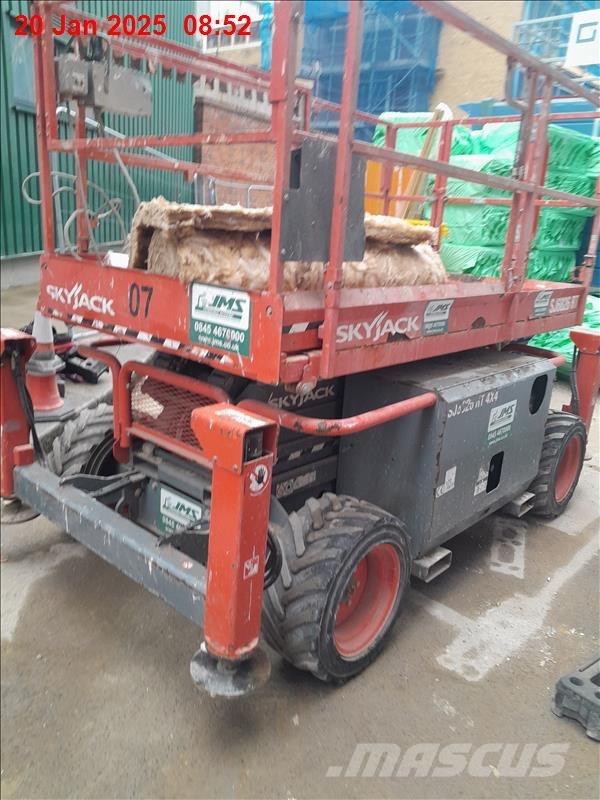 SkyJack 6832 RT Plataformas tijera