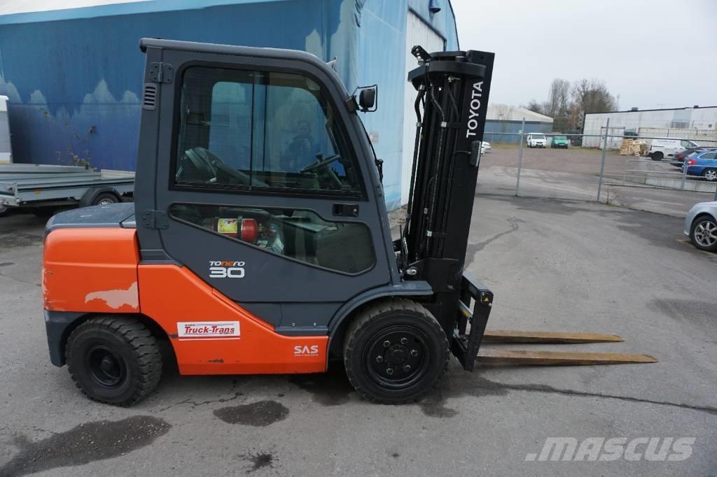 Toyota 52-8FDF30 Camiones diesel