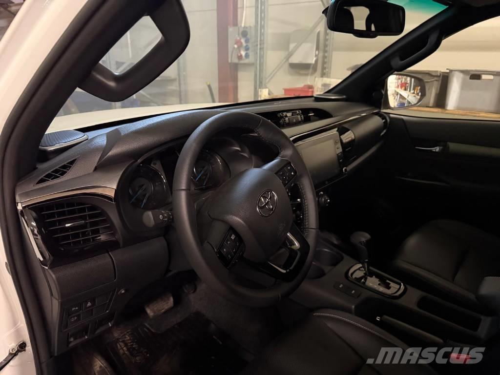 Toyota Hilux 2.8D Furgonetas cerradas