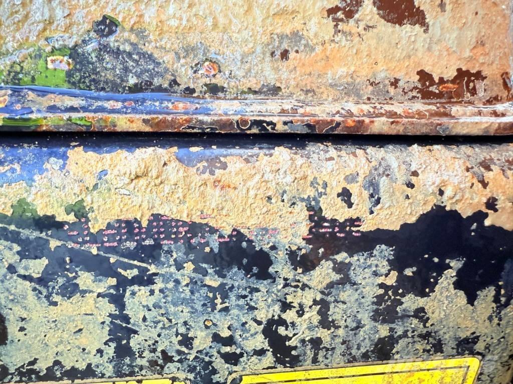 JCB 3TST Vehículos compactos de volteo