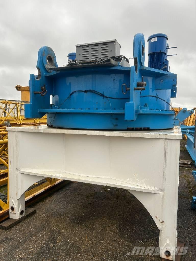 Potain MD560B-M25 Grúas torre