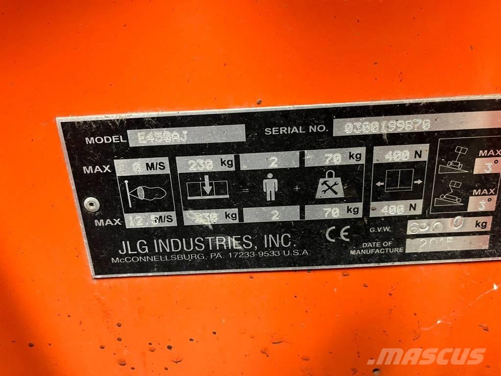 JLG E 450 AJ Plataformas con brazo de elevación manual