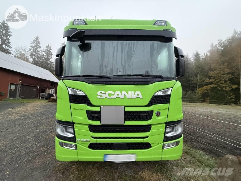 Scania P 320 Camiones con caja de remolque