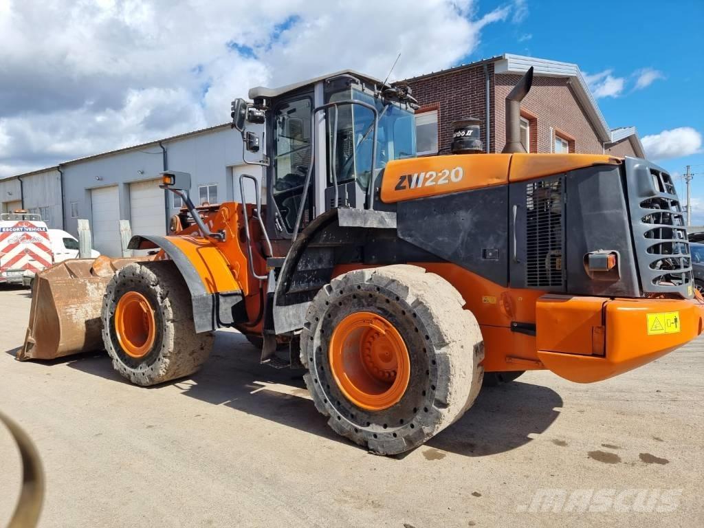 Hitachi ZW 220 Cargadoras sobre ruedas