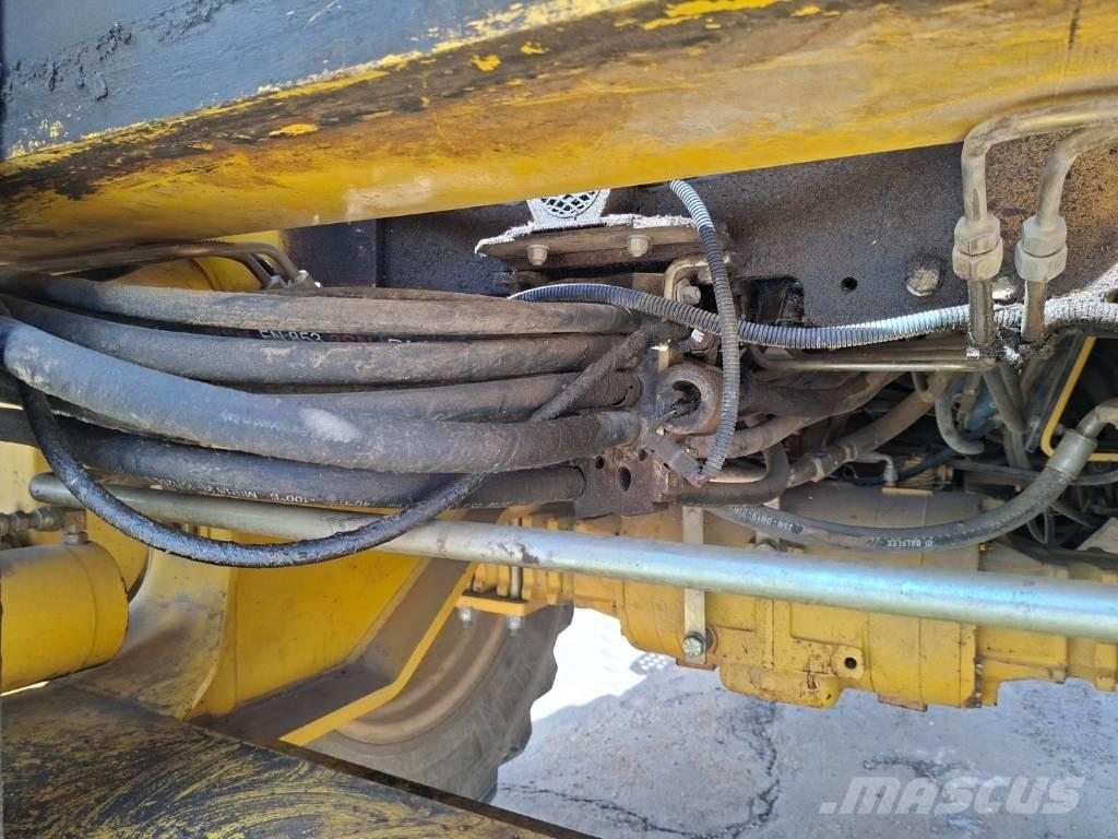 Komatsu WB 91 R Retrocargadoras