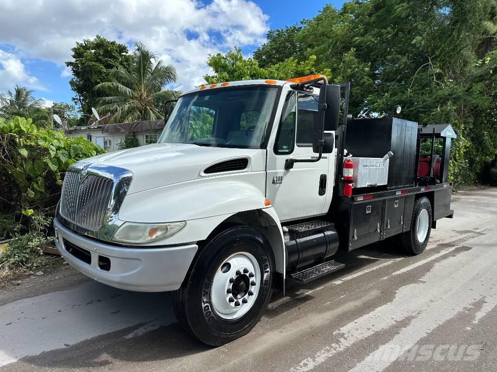 International 4300 Camiones cisternas