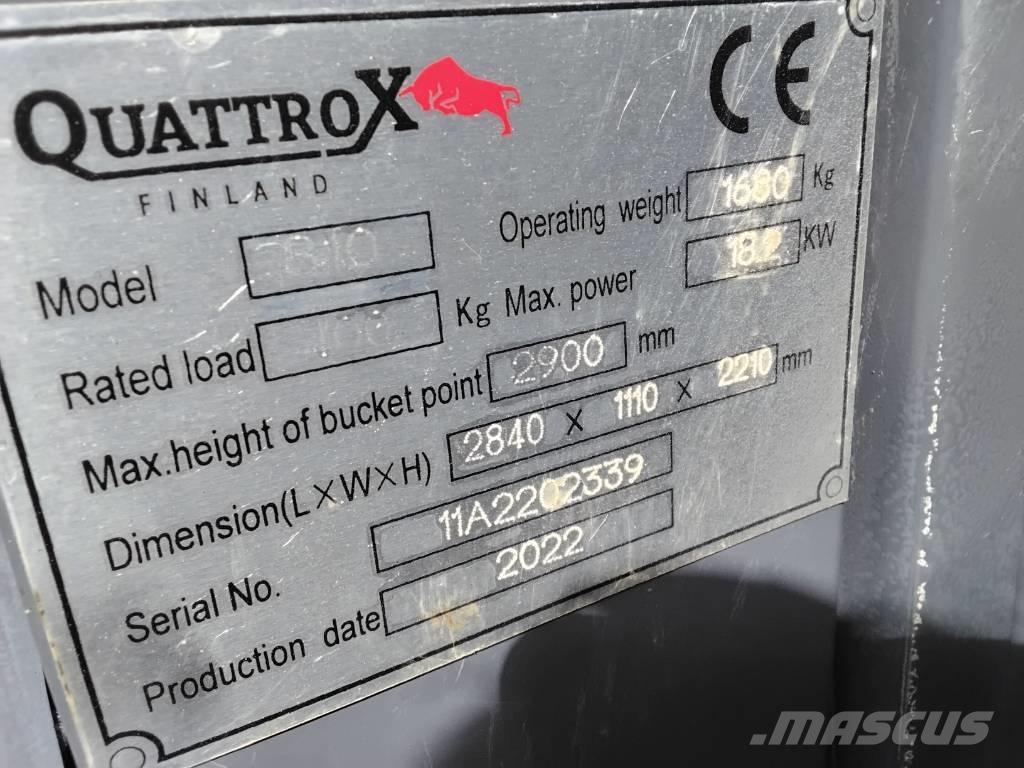QuattroX 810 Minicargadoras