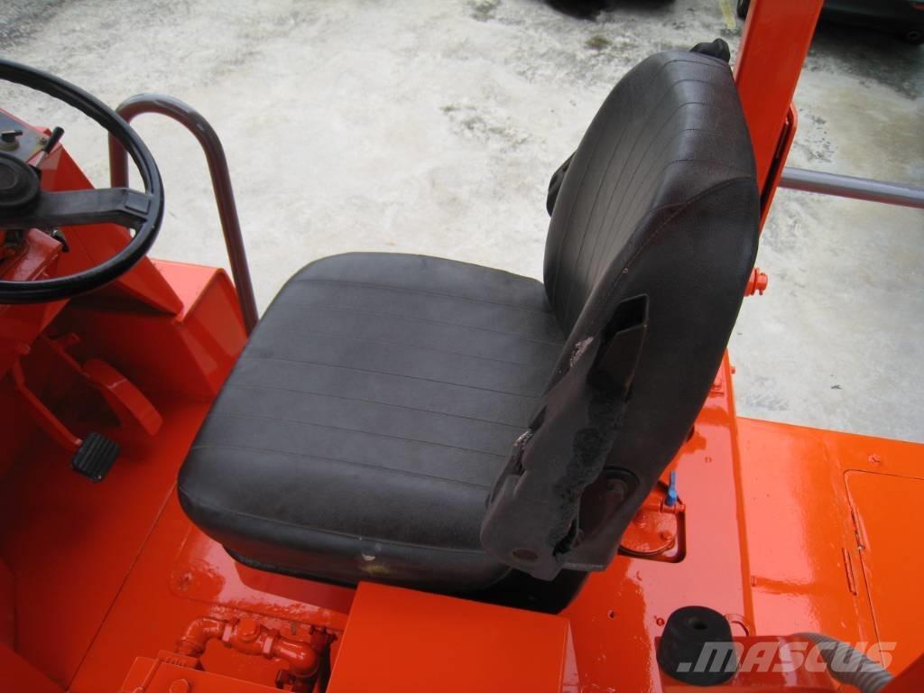 Sakai TZ 701 Rodillos sobre neumáticos