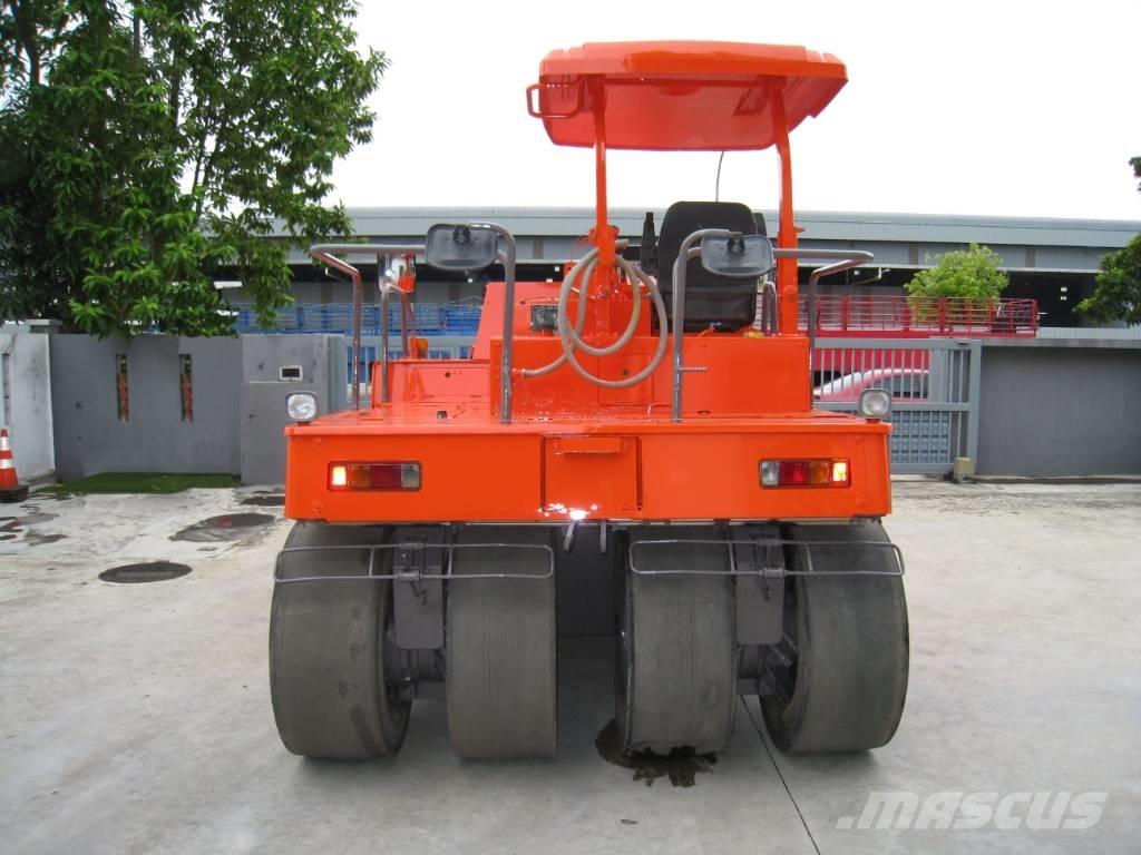 Sakai TZ 701 Rodillos sobre neumáticos