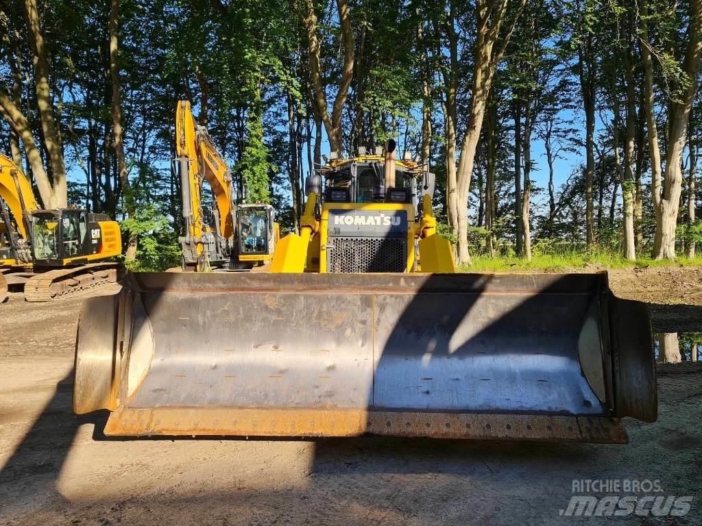 Komatsu D65PX-17 Buldozer sobre oruga