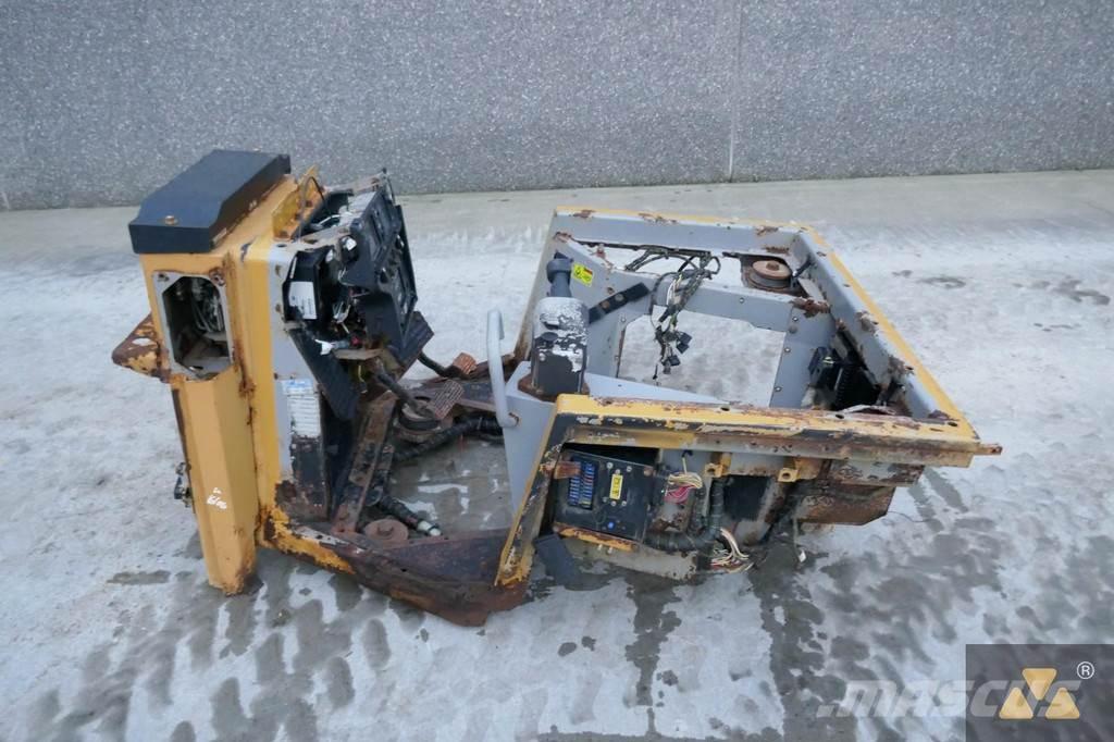 CAT 220-2800 Cabinas