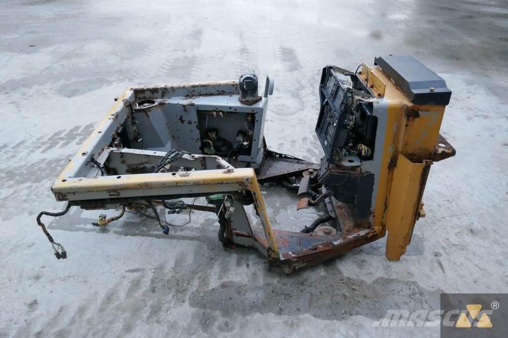 CAT 220-2800 Cabinas