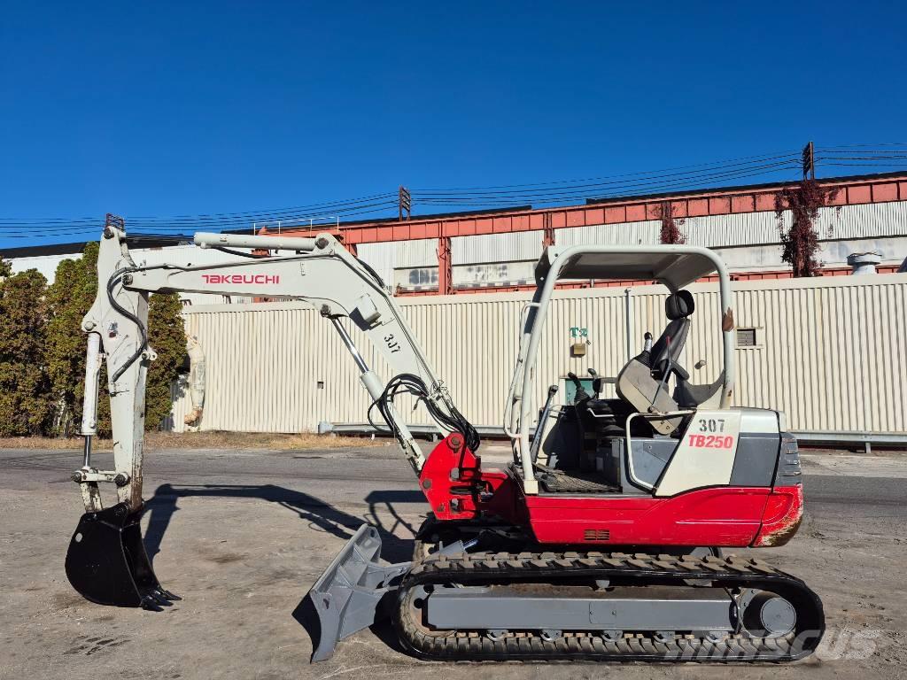 Takeuchi TB 250 Excavadoras sobre orugas