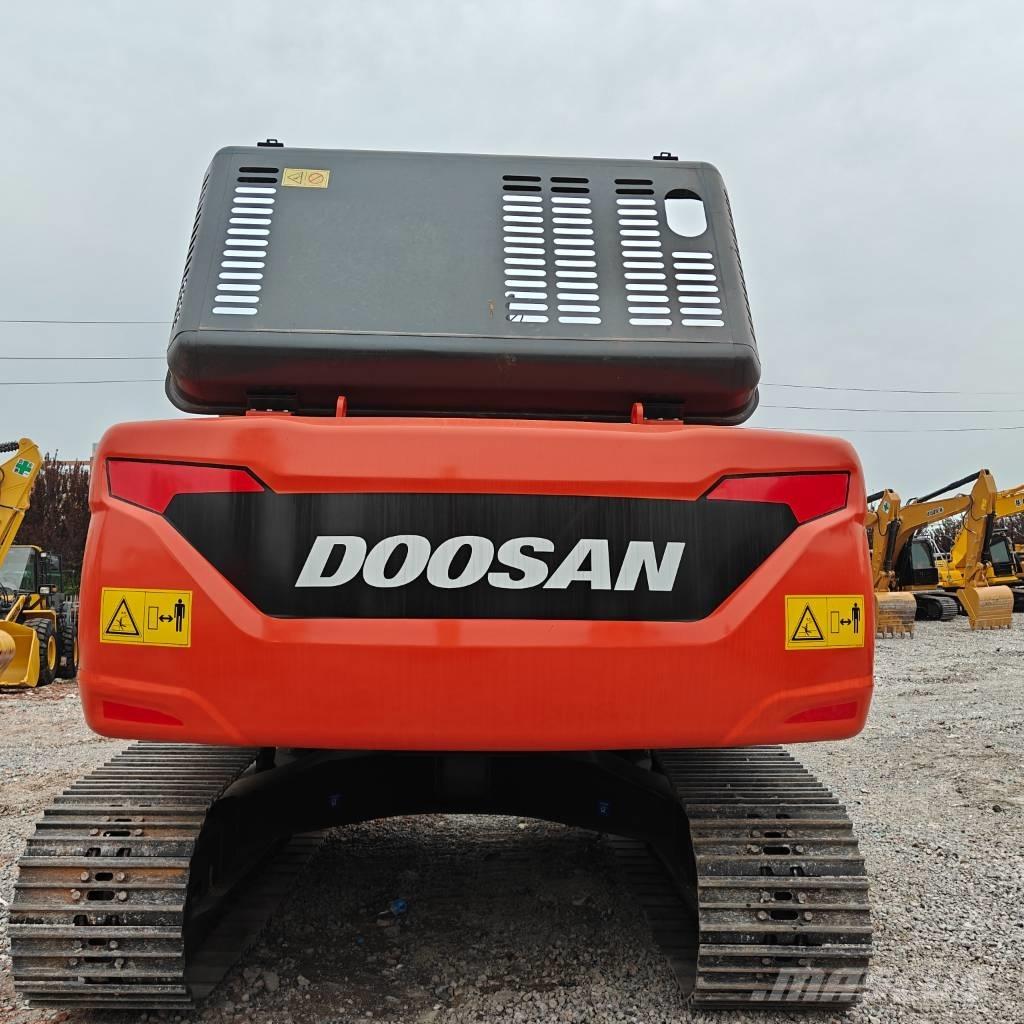 Doosan DX 225 LCA Excavadoras sobre orugas
