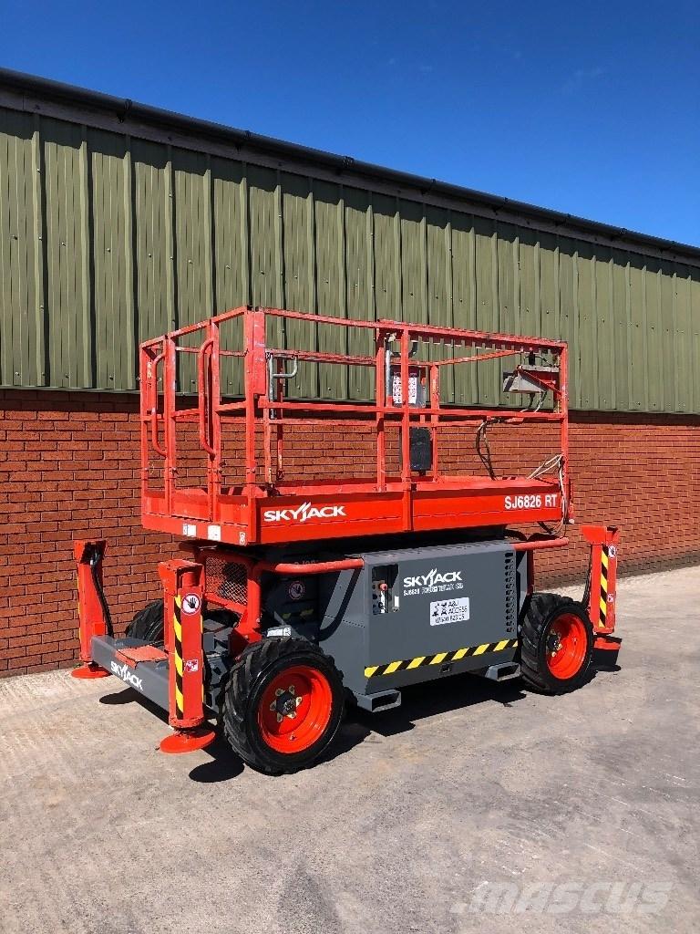 SkyJack SJ 6826 RT Plataformas tijera